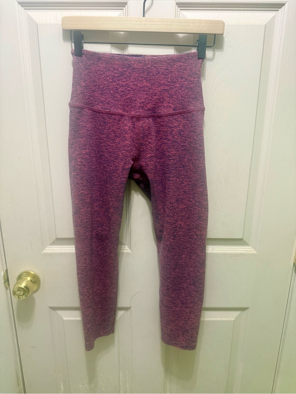 Beyond Yoga heathered pink/magenta High-Waist capri/cropped leggings.